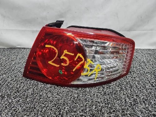 Right rear combination tail light assembly compatible with Kia Amanti 2003, genuine OEM replacement part 924023F000