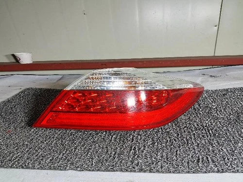 Right rear combination tail light assembly compatible with Hyundai BH380 2009, genuine OEM replacement part 924023M0