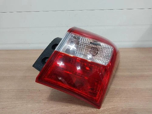 Right rear tail light assembly compatible with Hyundai i30 2014, genuine OEM replacement part 92402 A5001