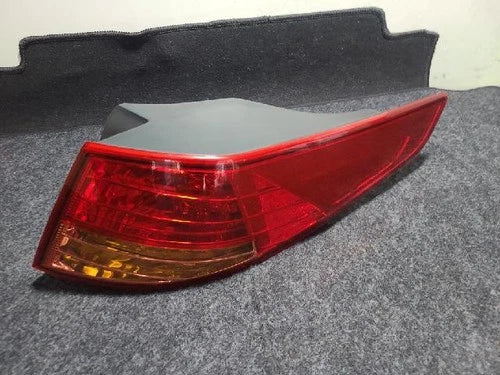 Right rear combination tail light assembly compatible with Kia K5 2013, genuine OEM replacement part 92402 2T000