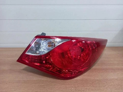 Right outer rear tail light assembly compatible with Hyundai YF 2011, OEM 92402 3S000