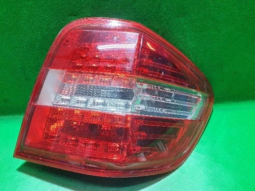 Used OEM Part - Rear tail light right OEM A 164 906 47 00 compatible with Mercedes Benz Class M 2011