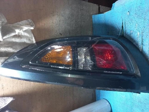 Right rear tail light assembly compatible with Kia Soul 2011, genuine OEM replacement part 92420 2K000