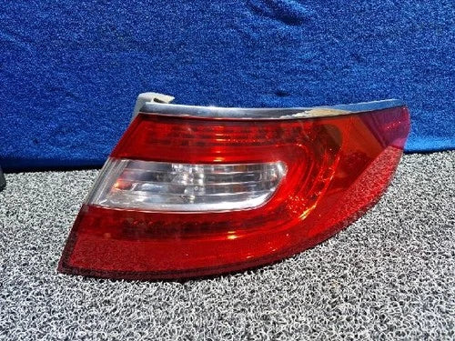 Rear combination tail light (right) compatible with Hyundai Azera 2011, genuine OEM replacement part 92404 3V000