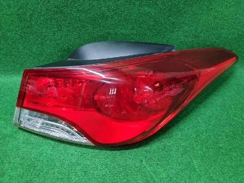Right outer rear tail light assembly Hyundai Elantra 2013 OEM 92402 3X000