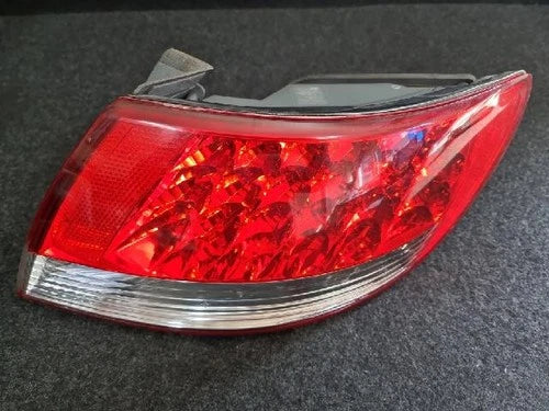 Right rear combination tail light assembly OEM 92402 3L001 compatible with Hyundai Azera 2007