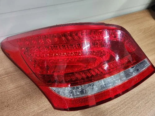 Left rear tail light (LH) compatible with Hyundai Equus 2010, genuine OEM replacement part 92401 3N000