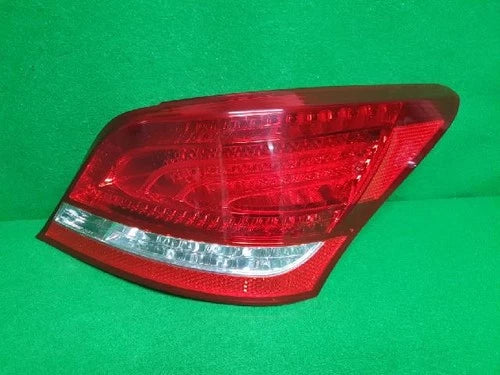 Right rear combination tail light compatible with Hyundai Equus 2010, genuine OEM replacement part 92402 3N000