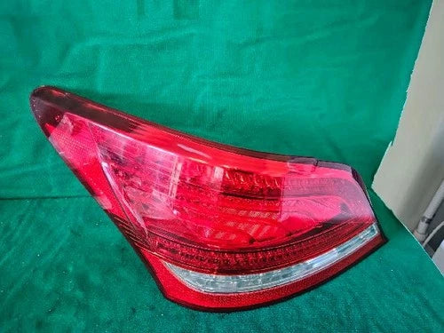 Rear combination tail light (left) compatible with Hyundai Equus 2010, genuine OEM replacement part 92401 3N000