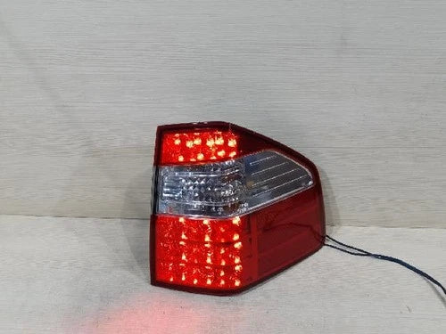 Right rear tail light assembly compatible with Kia Borrego 2012, genuine OEM replacement part 924022J101