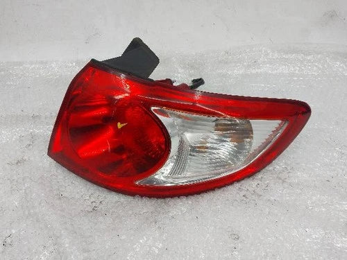Right outer rear tail light assembly (OEM) compatible with Hyundai Santa Fe 2006, part number 924022B000