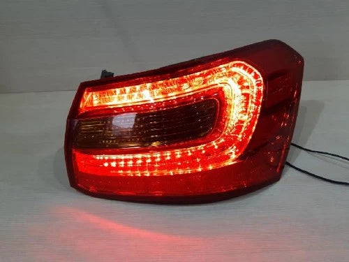Rear combination tail light (right side) for Kia Cadenza 2012, genuine OEM replacement part 924023R000