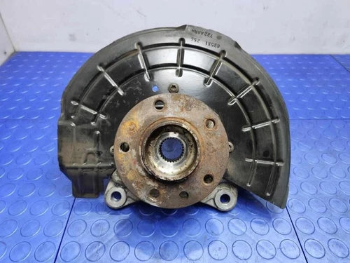 Refacción OEM usada OEM usada para 2017-2023 Jeep Compass 4WD Passenger Right Front Spindle Knuckle W/O - Right Passenger