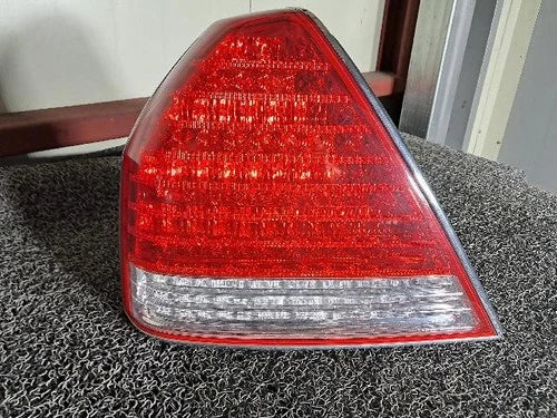 Left rear tail light assembly compatible with Hyundai Equus 2007, genuine OEM replacement part 92401 3B501