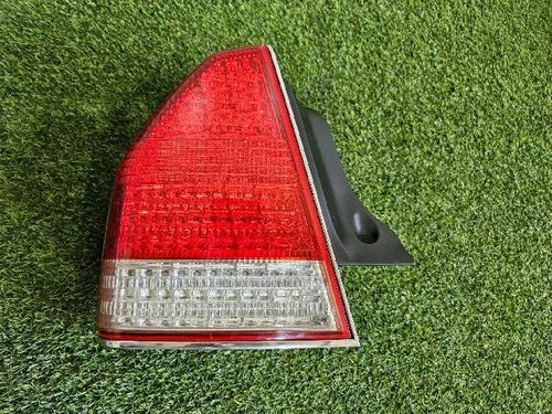 Left rear tail light assembly compatible with Hyundai Equus 2003, genuine OEM replacement part 92401 3B300