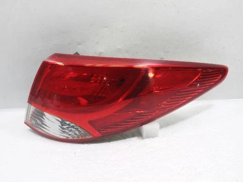 Right rear combination tail light assembly OEM 92402 2S000 compatible with Hyundai Tucson 2011