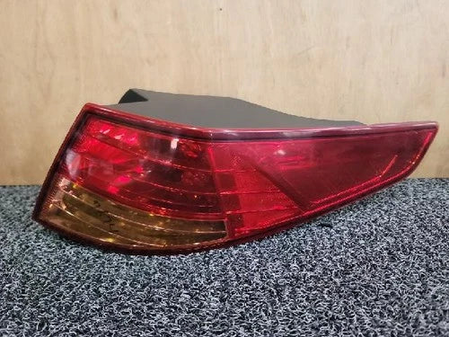 Rear combination tail light assembly (right) compatible with Kia K5 2011, OEM 92402 2T000