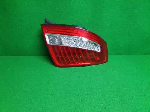 Right rear combination tail light assembly compatible with Kia Amanti 2010, genuine OEM replacement part 92402 3F800