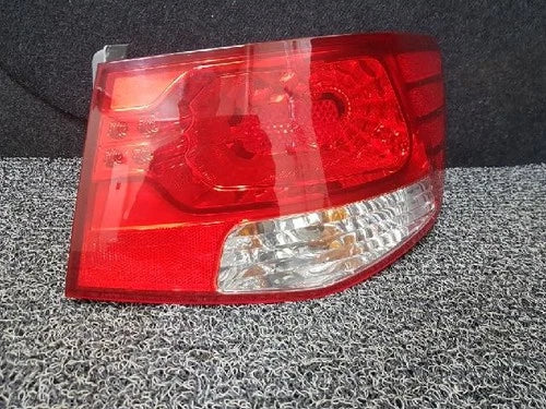 Right outer rear tail light assembly (OEM) 92402 1M000 compatible with Kia Cadenza 2010