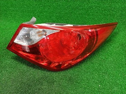 Right outer rear tail light assembly compatible with Hyundai YF 2014, genuine OEM replacement part 92402-3S010