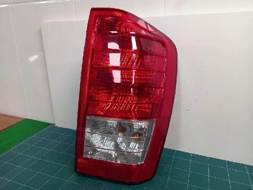 Right rear combination tail light assembly compatible with Kia Carnival 2011, genuine OEM replacement part 92402 4J000