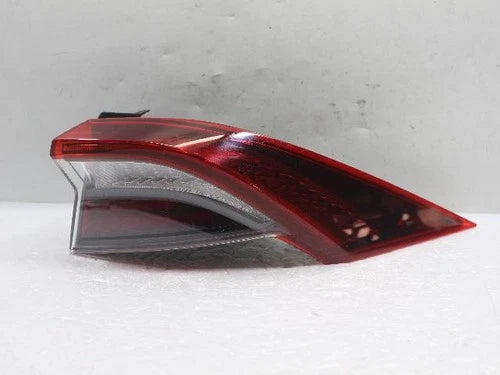 Right outer rear tail light assembly compatible with Hyundai Azera 2020, genuine OEM replacement part 92402G8600