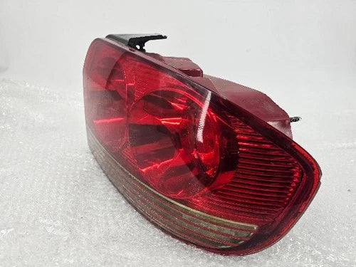 Right rear combination tail light assembly compatible with Hyundai EF 2001, genuine OEM replacement part 92402 3D000