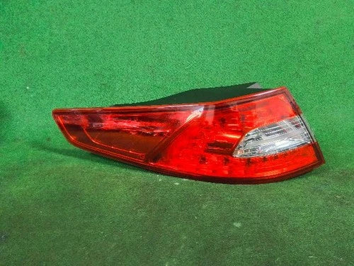 Left rear tail light assembly compatible with Kia K5 2013, genuine OEM replacement part 924012T100