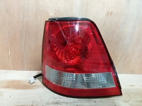 Rear combination tail light (left) compatible with Kia Sorento 2004, genuine OEM replacement part 924013E000