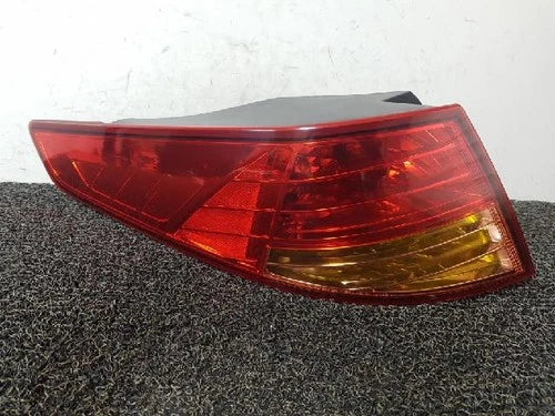 Left rear tail light assembly compatible with Kia K5 2011, genuine OEM replacement part 92401 2T000