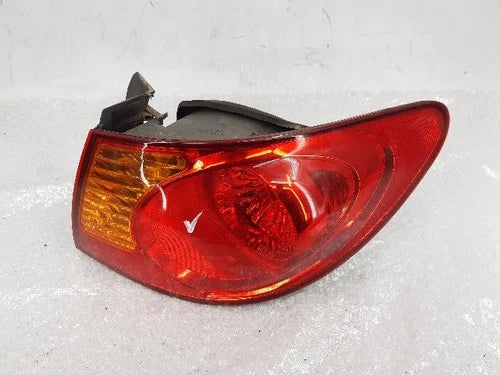 Rear combination tail light assembly Hyundai (outer) right (RH) OEM 92402 2H000