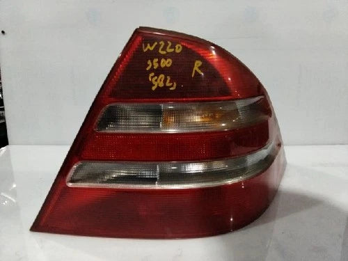 Luz trasera / calavera combinada para Mercedes Benz 2002 (lado derecho/del pasajero) OEM A2208200264