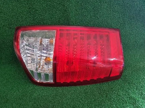 Left rear tail light assembly compatible with Kia Sorento 2002, genuine OEM replacement part 92401 3E000