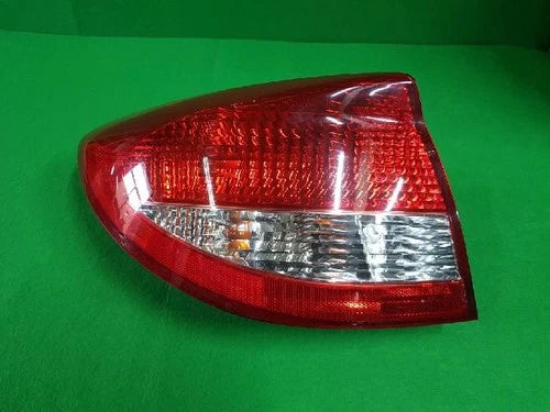 Used OEM Part - light assembly/tail lights rear combination Kia Sorento 2004 OEM 92401 FD000