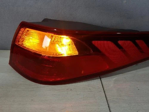 Right rear combination tail light assembly OEM 92402 2T500 compatible with Kia K5 2014