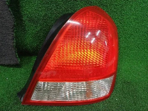 Right rear tail light assembly compatible with Hyundai Elantra 2001, RH OEM 92402, 2D000