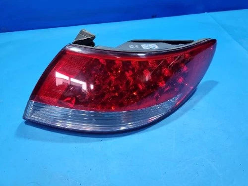 Right rear combination tail light assembly OEM 92402 3L001 compatible with Hyundai Azera 2007