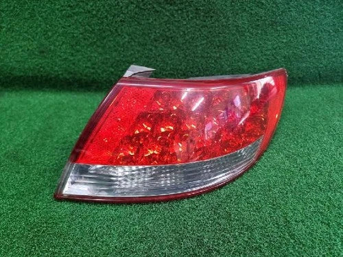 Right rear combination tail light assembly compatible with Hyundai Azera 2010, genuine OEM replacement part 92402 3L002