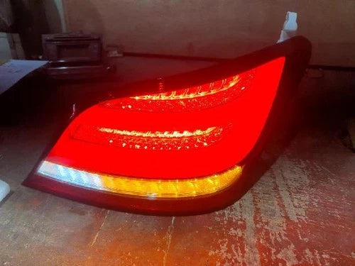 Right rear combination tail light compatible with Hyundai Equus 2014, genuine OEM replacement part 92402-3N500