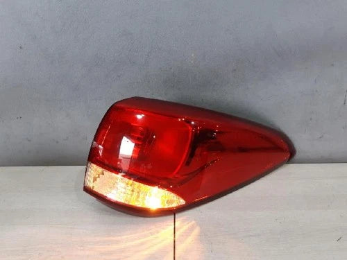 Right rear tail light assembly compatible with Kia Carens 2014, genuine OEM replacement part 92402A4000
