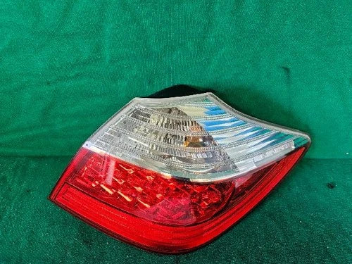 Rear combination tail light (right) compatible with Hyundai Genesis Coupe 2009, genuine OEM replacement part 92402 3M060
