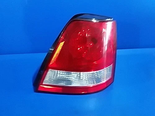 Right rear combination tail light assembly compatible with Kia Sorento 2005, genuine OEM replacement part 924023E000