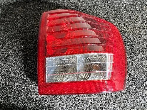 Conjunto de faro/calavera trasero derecho para Kia Carnival 2011, pieza original OEM 92402 4J000