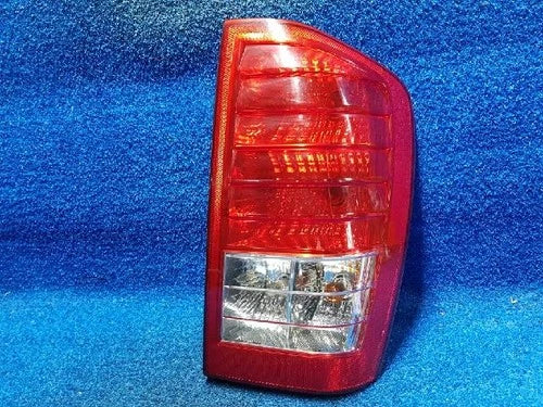 Right rear combination tail light assembly (RH) compatible with Kia Carnival 2010, OEM 92402 4J000