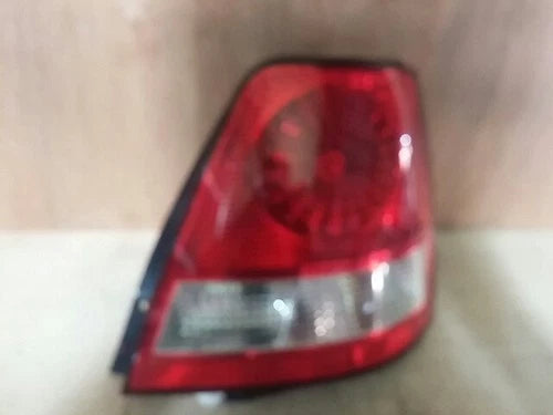Right rear combination tail light assembly compatible with Kia Sorento 2003, genuine OEM replacement part 924023E000