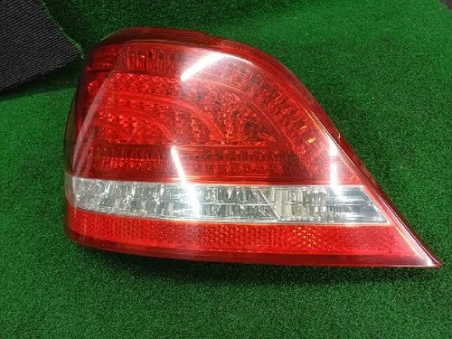 Left rear tail light compatible with Hyundai Equus 2011, genuine OEM replacement part 92401 3N000