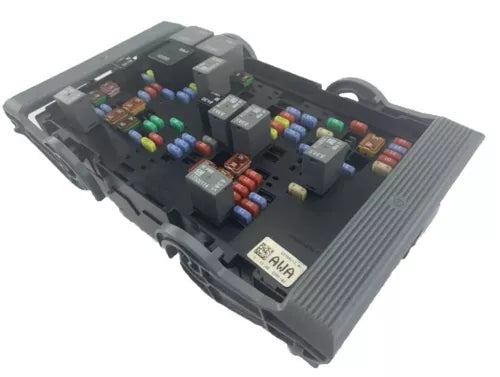 Refacción OEM Usada - Caja de fusibles y relés para Chevy Silverado y GMC Sierra 2010-2013, número de pieza 22798215, OEM AWA