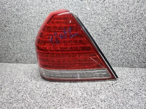 Left rear tail light assembly compatible with Hyundai Equus 2004, genuine OEM replacement part 92401 3B500