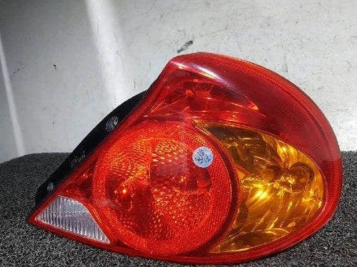 Right rear tail light assembly compatible with Kia Spectra 2000, genuine OEM replacement part 0K2N1 51150A