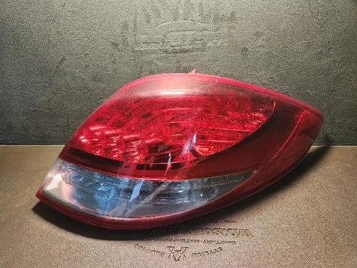Rear combination tail light (right) compatible with Hyundai Veloster 2014, genuine OEM replacement part 92402 2V110